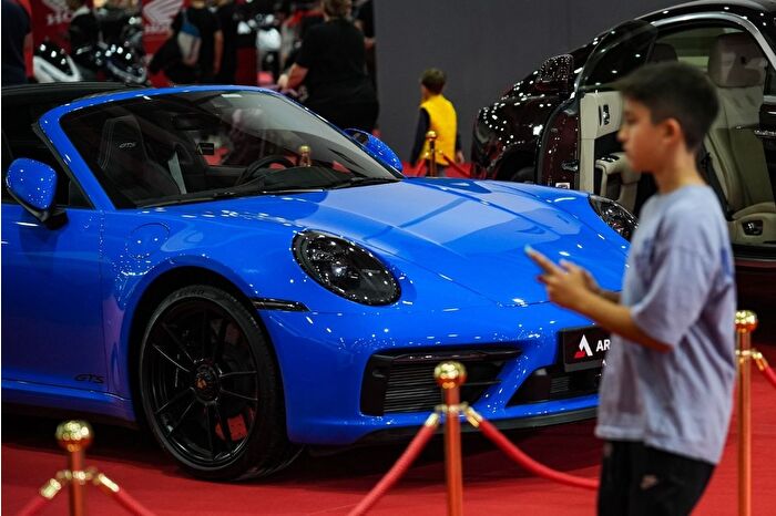 İzmir Motorlu Araçlar Fuarı kapılarını açtı