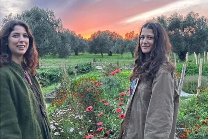 Emine Boyner ablası Elif Boyner ile Ayvalık’ta doğanın tadını çıkardı