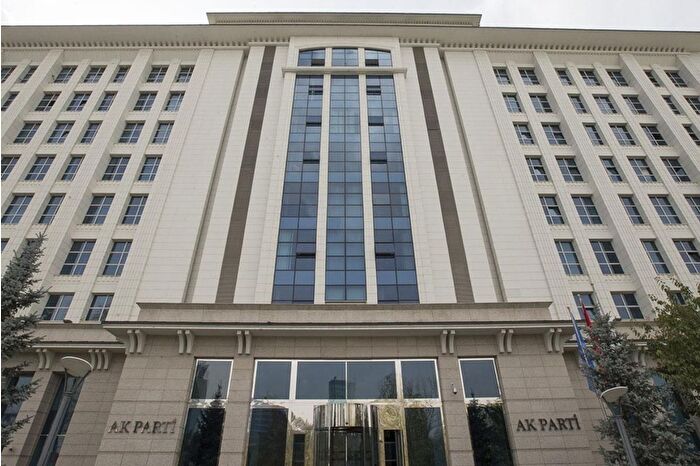 AK Parti'de 5 il başkanlığına atama yapıldı