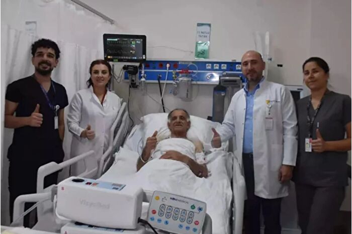 35 dakika kalbi duran İzmirli vatandaş İlker Hamurişçi soğutularak yaşama döndü