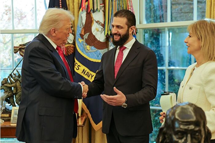 ABD Başkanı Donald Trump ile Suriye Cumhurbaşkanı Ahmed Şara, Beyaz Saray'da bir araya geldi