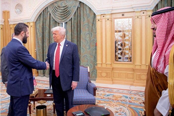 ABD Başkanı Donald Trump ile Suriye Cumhurbaşkanı Ahmed Şara, Beyaz Saray'da bir araya geldi