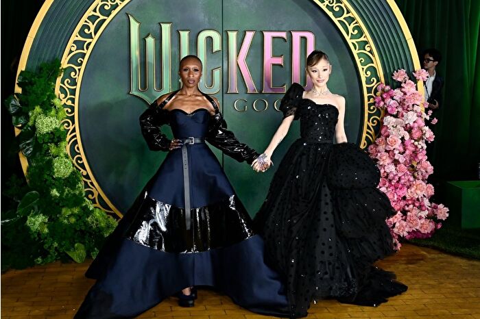 Ariana Grande ve Cynthia Erivo’dan 'Wicked-For Good' basın turunda Hollywood şıklığı