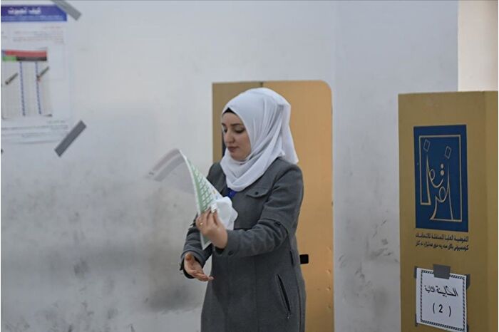Irak Kerkük'te genel seçimler için seçmenler oy verme işlemine başladı