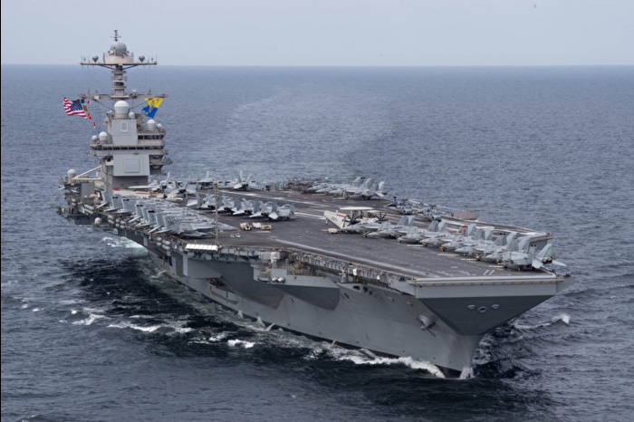 ABD'nin en büyük uçak gemisi Venezuela açıklarına yanaştı, 200 bin askere 'savaş emri' gitti