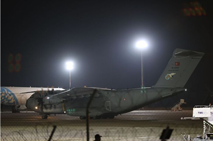 Gürcistan'da düşen askeri kargo uçağında şehit olan 20 askerin naaşı Türkiye'ye getirildi