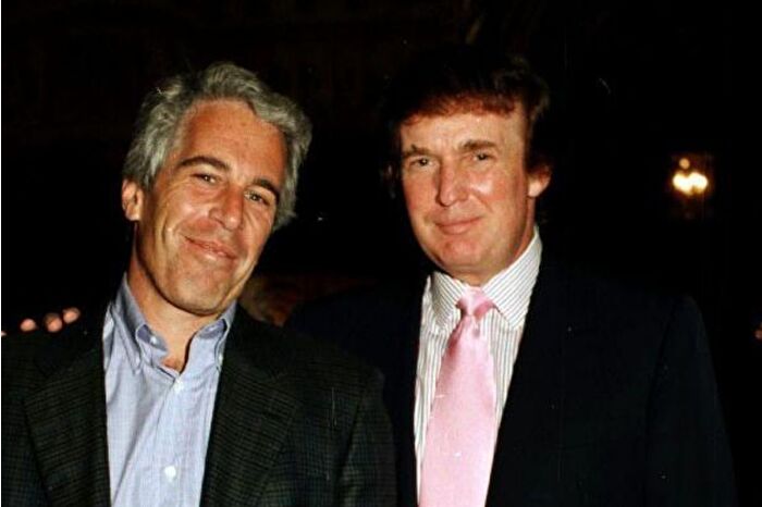 Kız çocuklarına cinsel istismarla suçlanan Epstein'in e-postalarında, Donald Trump'ın Epstein'in evinde bir mağdurla vakit geçirdiği ileri sürüldü