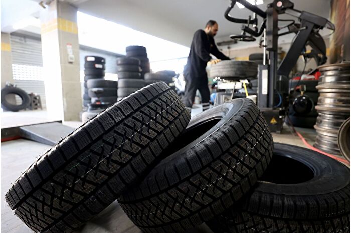 Trakya'da lastikçilerde kış lastiği mesaisi yaşanıyor