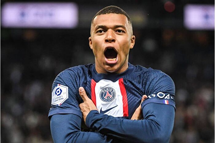 Kariyerinde 400 gole ulaşan Kylian Mbappe, Messi ve Ronaldo'yu geride bıraktı