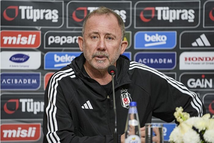 Sergen Yalçın'dan Rafa Silva ile ilgili 'Burası Beşiktaş herkesin yeri dolar' açıklaması