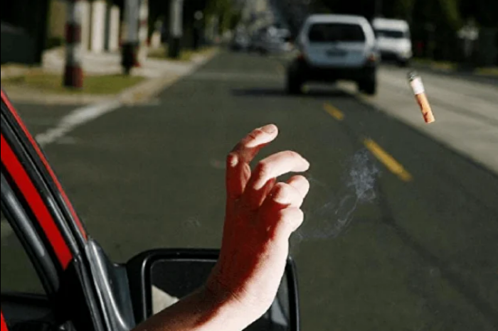 Berlin’de sigara izmaritini yere atanlara 3 bin euro ceza verilecek