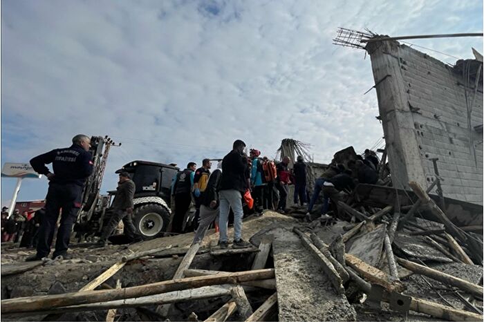 Şanlıurfa'da tek katlı inşaatın çökmesi sonucu 2 işçi hayatını kaybetti