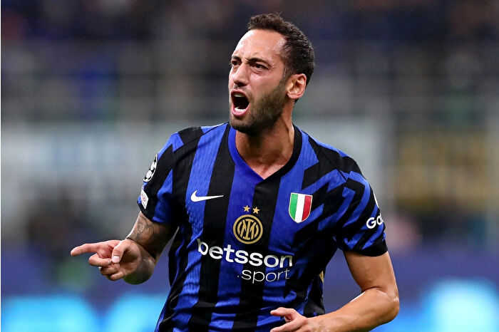 Inter’de geleceği merak edilen Hakan Çalhanoğlu için yeni kontrat görüşmelerinin başlayabileceği belirtilirken yüksek maaş detayı tartışma yarattı