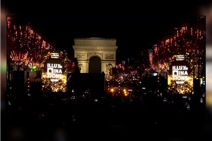 Paris'te 'Stereophonie' adlı ses ve ışık gösterisi düzenlendi