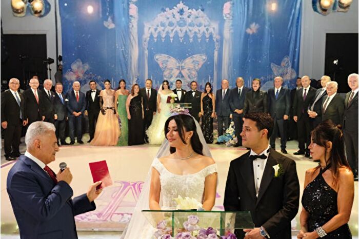 Nurcan Yıldız ile Berke Sevigen'in düğününde siyasi isimler ve patronlar bir araya geldi