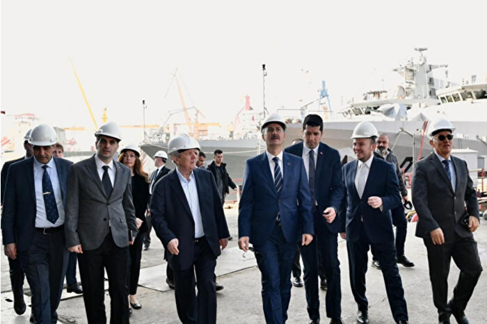 Aziz Yıldırım Dearsan Tersanesi’nde Savunma Sanayii Başkanı Haluk Görgün’ü ağırladı