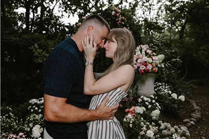 Cambridge Sözlüğü, 2025'te yılın sözcüğü olarak 'parasocial'ı seçti