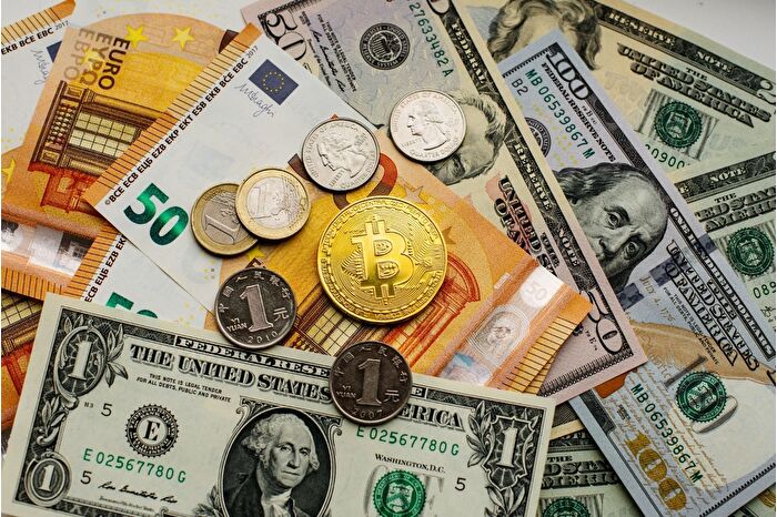 Serbest piyasada döviz açılış fiyatları belli oldu, dolar yatay seyirdeyken euro tırmanışta