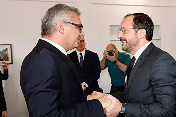 Kuzey Kıbrıs Türk Cumhuriyeti Cumhurbaşkanı Erhürman ile GKRY Lideri Hristodulidis ara bölgede görüştü