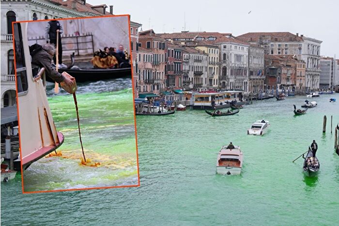 İklim aktivistleri, Venedik'in ünlü Büyük Kanal'ını yeşile boyadı