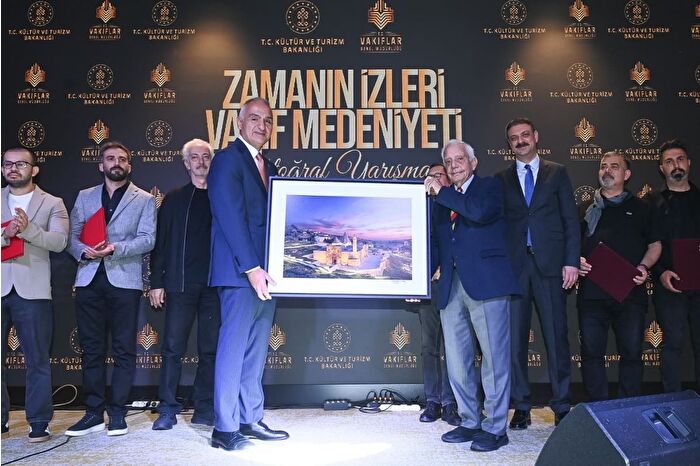 Bakan Ersoy, Ayasofya ile ilgili ‘Ecdadın mirasına gözümüz gibi bakıyoruz’ dedi