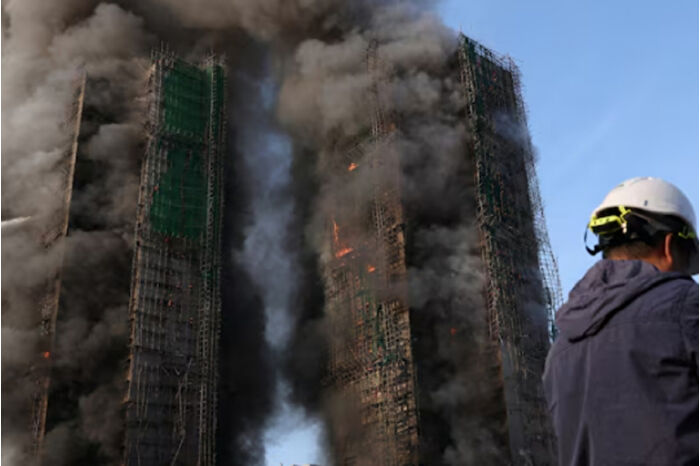 Hong Kong'da 2 bin daireli sitede yangın faciası