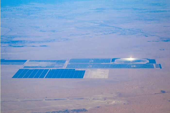 Dubai'deki dev El Maktum Enerji Parkı havadan görüntülendi