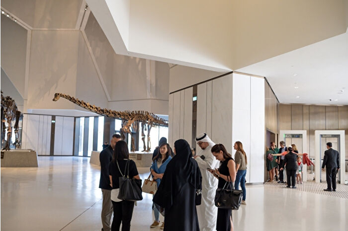 Abu Dabi Doğal Tarih Müzesi 13,8 milyar yıllık yolculuğu sunuyor