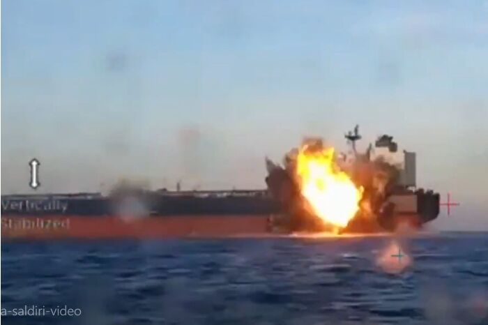 Ukrayna, Karadeniz'de iki tankere düzenlenen saldırı anına ilişkin görüntü paylaştı