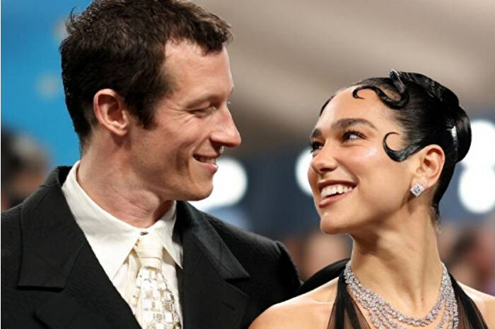 Dua Lipa'nın nişanlısı Callum Turner Daniel Craig'den boşalan James Bond rolü için favori gösteriliyor