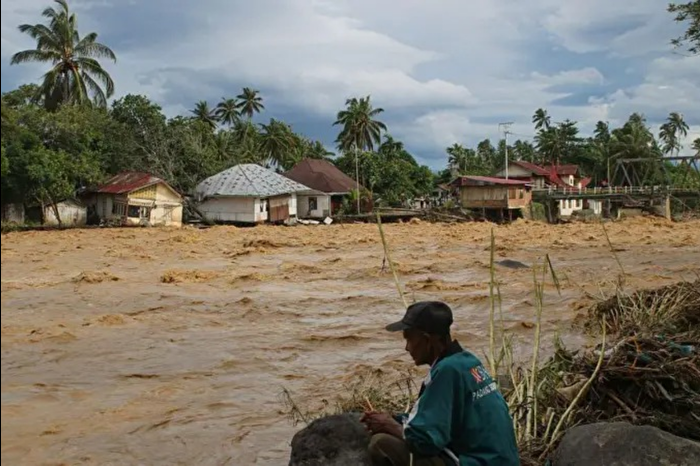 Güneydoğu Asya ülkelerinde şiddetli yağışların yol açtığı afetler 1200'e yakın kişinin ölümüne sebep oldu