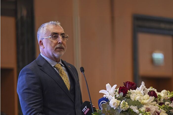 Bakan Işıkhan'dan asgari ücrette taraflara 'Masaya gelin' çağrısı