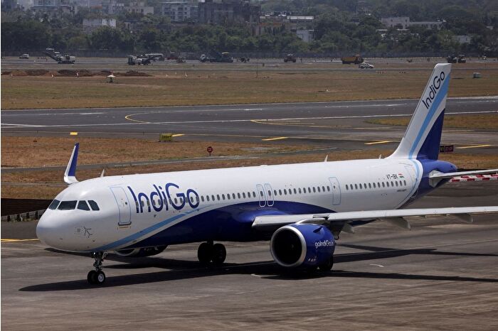 Hindistan'ın en büyük hava yolu şirketi IndiGo, teknik sorunlar nedeniyle 70'ten fazla seferini iptal etti