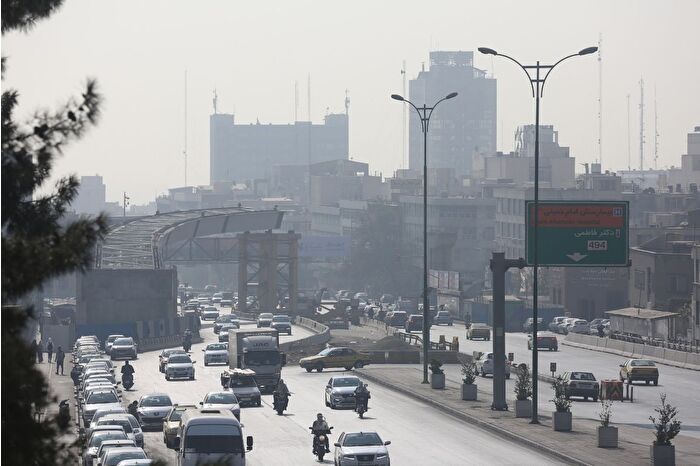 Tahran'da hava kirliliğinin azaltılması için elektrikli motosikletler piyasaya sürülecek
