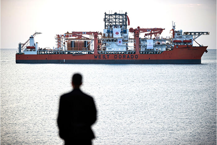 Türkiye'nin 6'ncı sondaj gemisi Mersin açıklarına demirledi