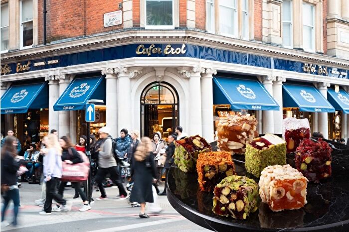 Şekerci Cafer Erol açık artırmada Cartier’i geçip Londra’ya girdi, şimdi Körfez’e açılacak