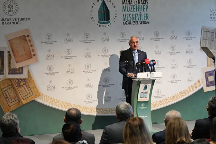 Dünyanın en kapsamlı 70 ciltlik Mesnevi koleksiyonu ilk kez Rami Kütüphanesi’nde ziyaretçiye açıldı