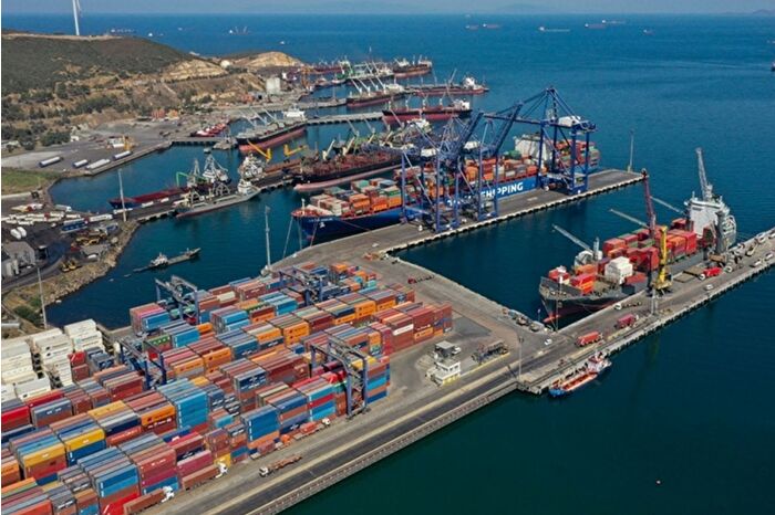 Bakan Uraloğlu, limanlarda elleçlenen yük miktarında kasım ayları rekoru kırıldığını açıkladı