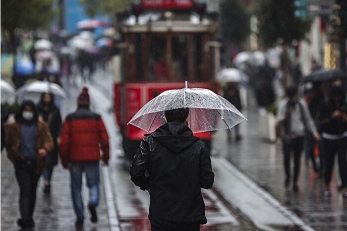 İstanbul Valiliği kent genelinde sarı kodlu sağanak uyarısında bulundu