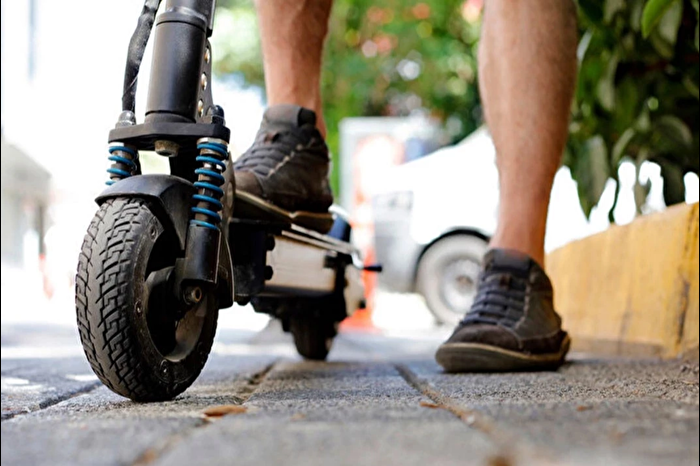 Ulaştırma ve Altyapı, Çevre, Şehircilik ve İklim Değişikliği ile İçişleri bakanlığından Elektrikli scooter'a plaka talebi