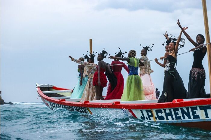 Dakar Moda Haftası balıkçı teknelerinde düzenlendi