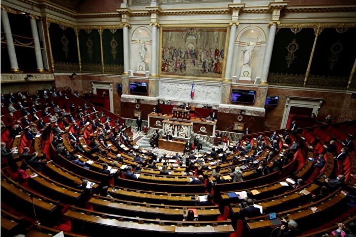 Fransa’da 2026 bütçe oylaması hükümet için kritik sınav