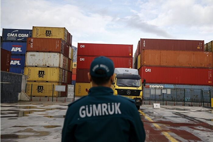 Gümrük teminat işlemlerinin süreçlerini kısaltacak 'Teminat Bilgi Sistemi' kullanıma açıldı