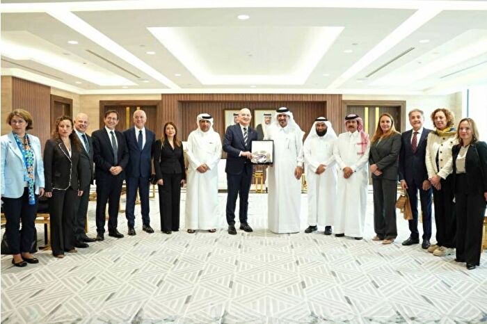 TÜSİAD heyeti, Katar Ticaret Odası heyetiyle görüştü, ticari ilişkiler ele alındı, işbirliği alanları gözden geçirildi