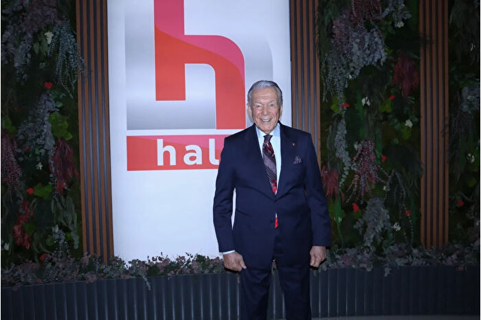 Duayen gazeteci Uğur Dündar'ın yeni adresi Halk TV oldu