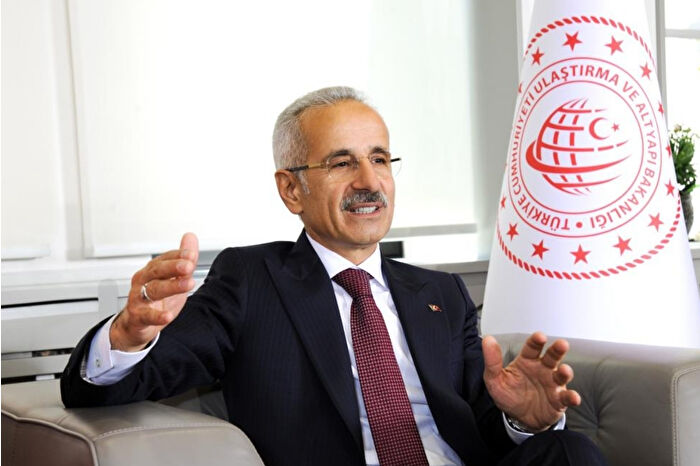 Ulaştırma ve Altyapı Bakanı Abdulkadir Uraloğlu, DEİK Başkanı Olpak ile görüştü