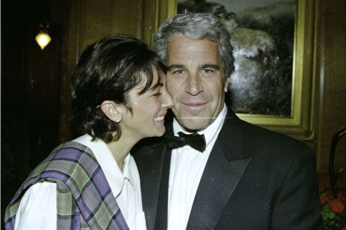 ABD'de federal yargıç, fuhuş ağı oluşturmakla suçlanan Epstein'in kız arkadaşı Maxwell'in dava dosyalarının açıklanmasına onay verdi