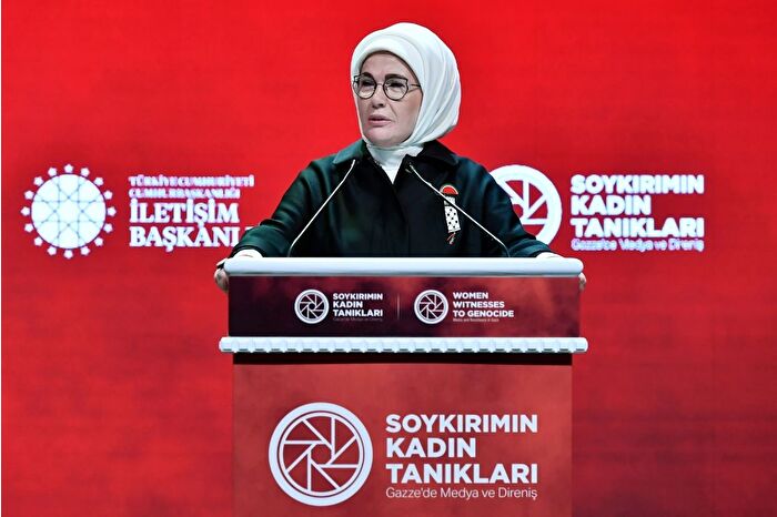 Emine Erdoğan, 'Soykırımın Kadın Tanıkları' olan gazetecilere ilişkin paylaşımda bulundu