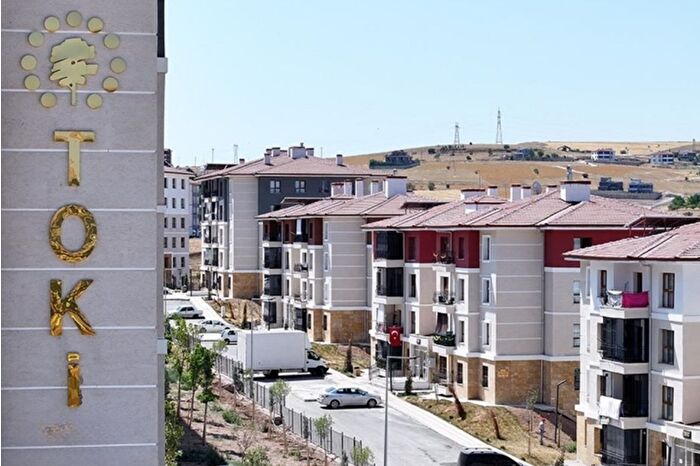 TOKİ, aralarında Ankara ve İstanbul'un da bulunduğu 37 ildeki 252 arsayı açık artırmayla satacak