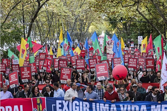 Portekiz'de çalışma reformu tepkileri nedeniyle 12 yıl aradan sonra genel greve gidildi